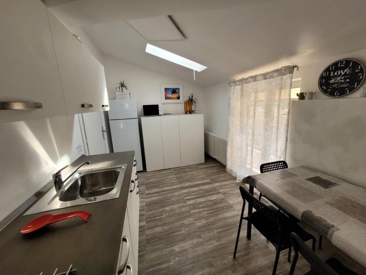 Villa Sonia Apartment & Rooms Lignano Sabbiadoro Kültér fotó