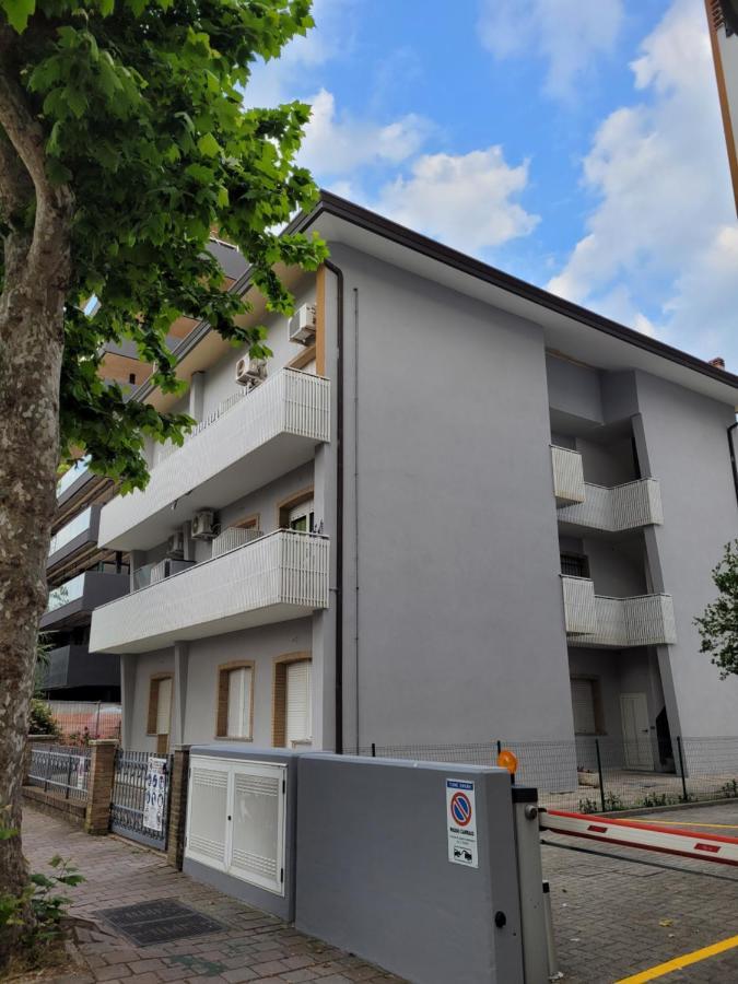 Villa Sonia Apartment & Rooms Lignano Sabbiadoro Kültér fotó